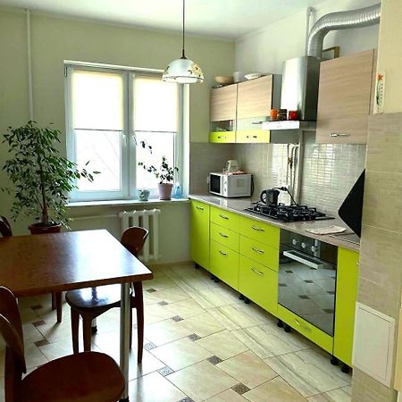 Автовокзал Apartment Rivne Bagian luar foto