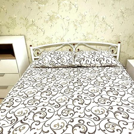 Автовокзал Apartment Rivne Bagian luar foto